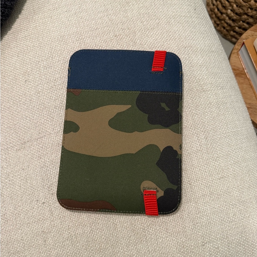 Herschel Camo Tablet Sleeve - Picture 3 of 5